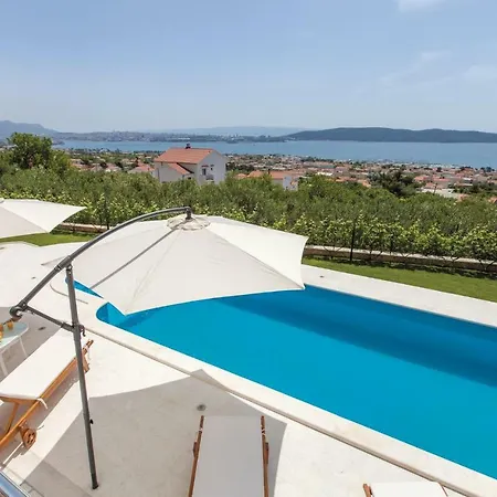 Holiday Kastel Gomilica 92 With Outdoor Swimmingpool *