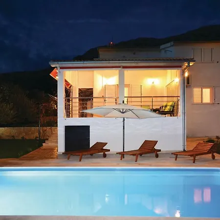 Casa de Férias Holiday Kastel Gomilica 92 With Outdoor Swimmingpool Kaštela
