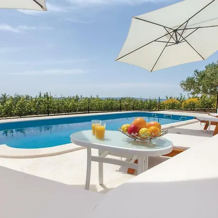 Holiday Kastel Gomilica 92 With Outdoor Swimmingpool Casa de Férias Kaštela