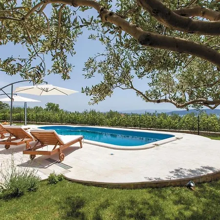 Holiday Kastel Gomilica 92 With Outdoor Swimmingpool Kaštela